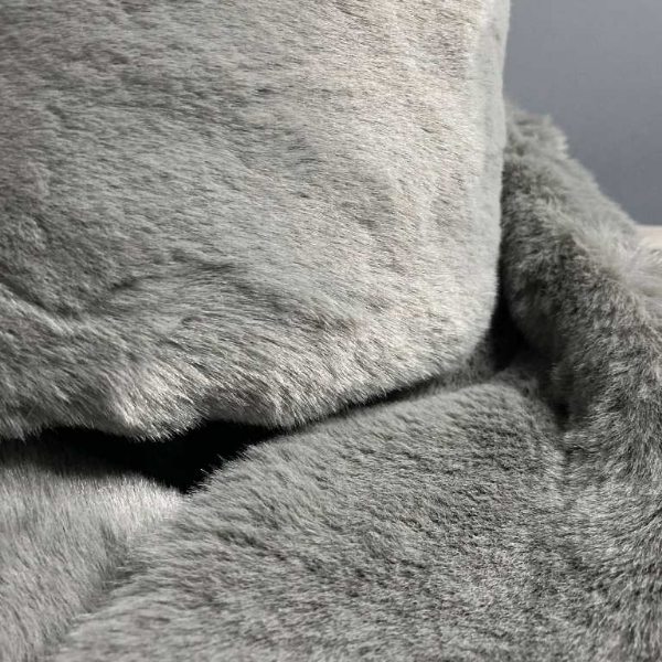 کلاه زنانه و شال گردن روس خز