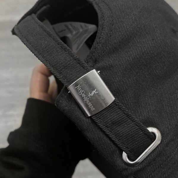 کلاه کپ نقاب دار برند YSL (pro high copy)