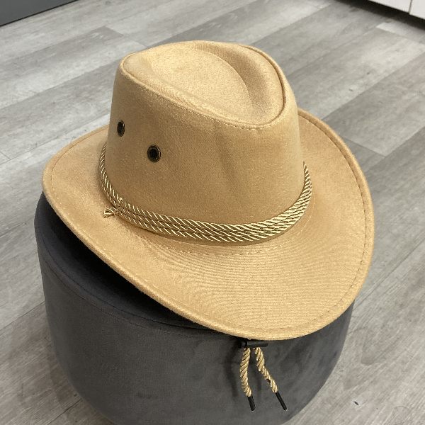 کلاه کابویی لبه بلند