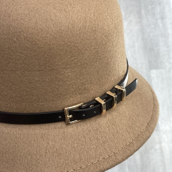 کلاه شهرزادی لبه کوتاه کمربند چرمی 